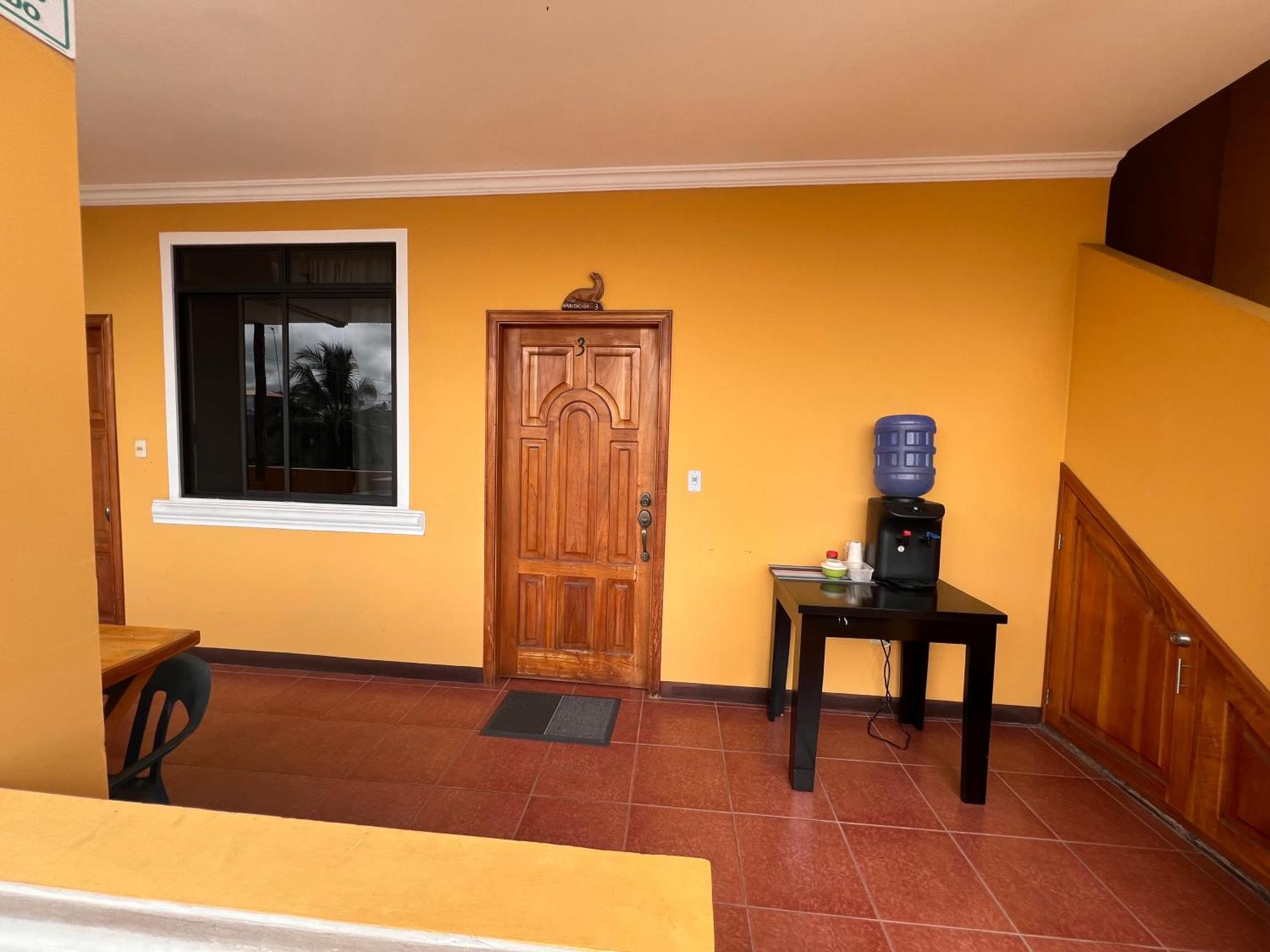 Hostal Casa Cascada Пуэрто-Айора Экстерьер фото