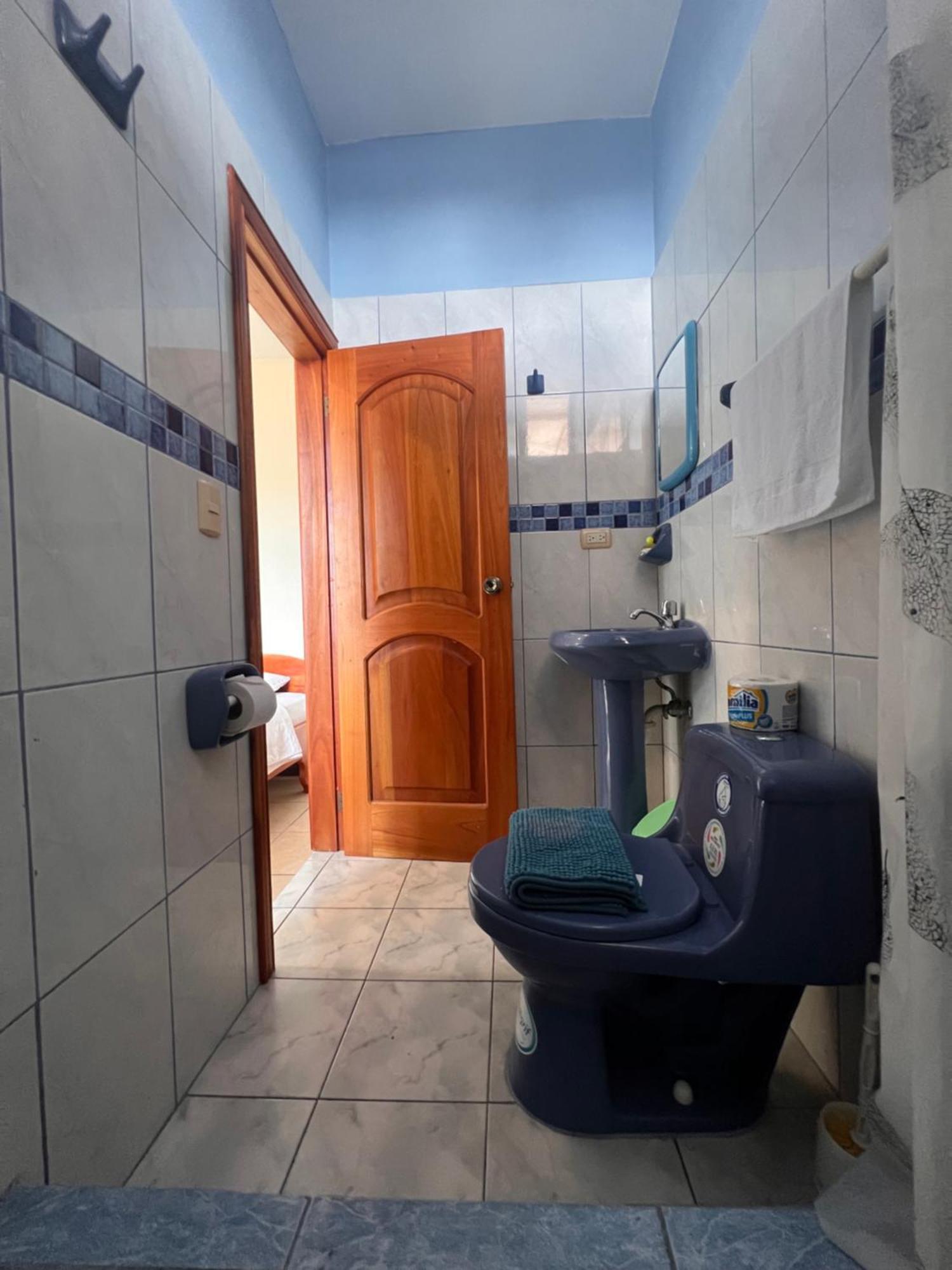 Hostal Casa Cascada Пуэрто-Айора Экстерьер фото