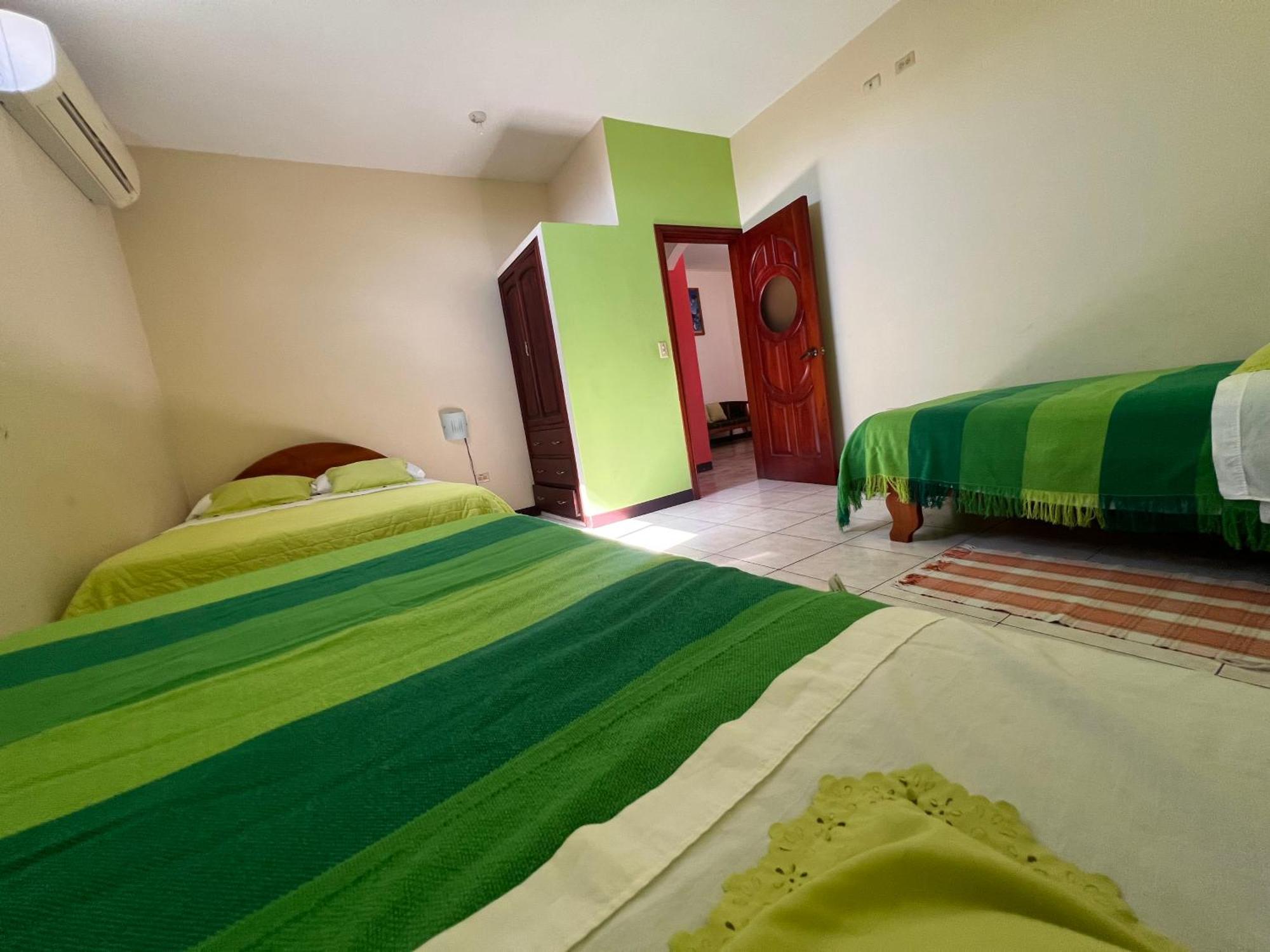 Hostal Casa Cascada Пуэрто-Айора Экстерьер фото