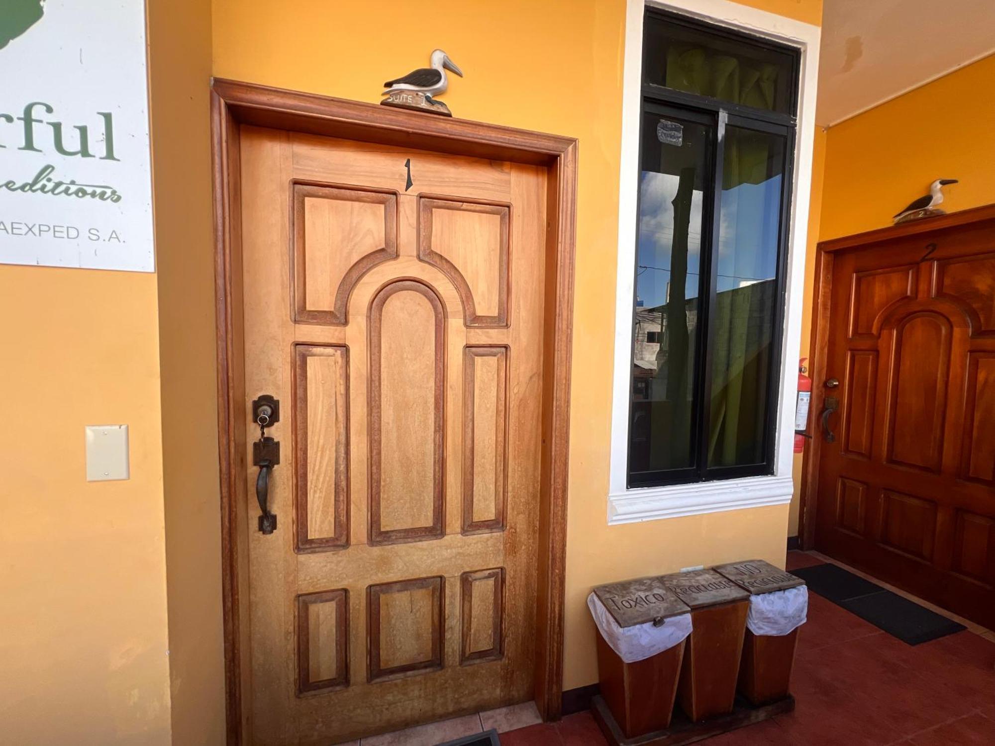 Hostal Casa Cascada Пуэрто-Айора Экстерьер фото